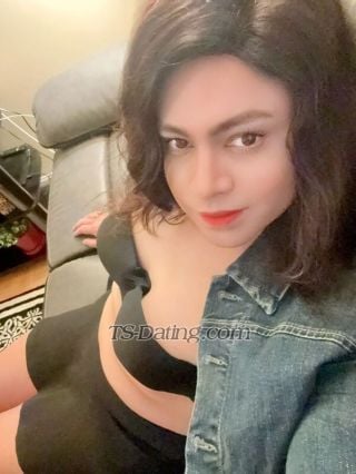 Shemale-PihuArora-1018195 