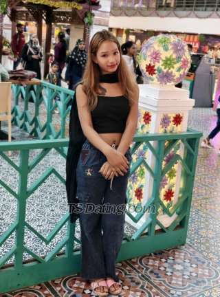 trans girl PoonamJaan 2171064