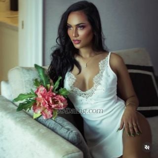 trans girl Quratu 0245032