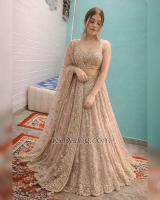 trans girl Raharoy 7638016