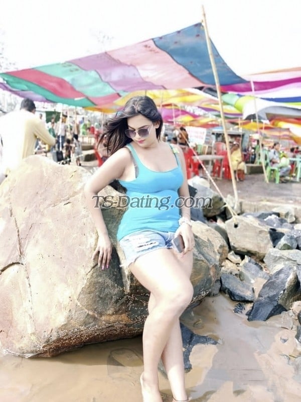 shemale model Salinarautala in Delhi