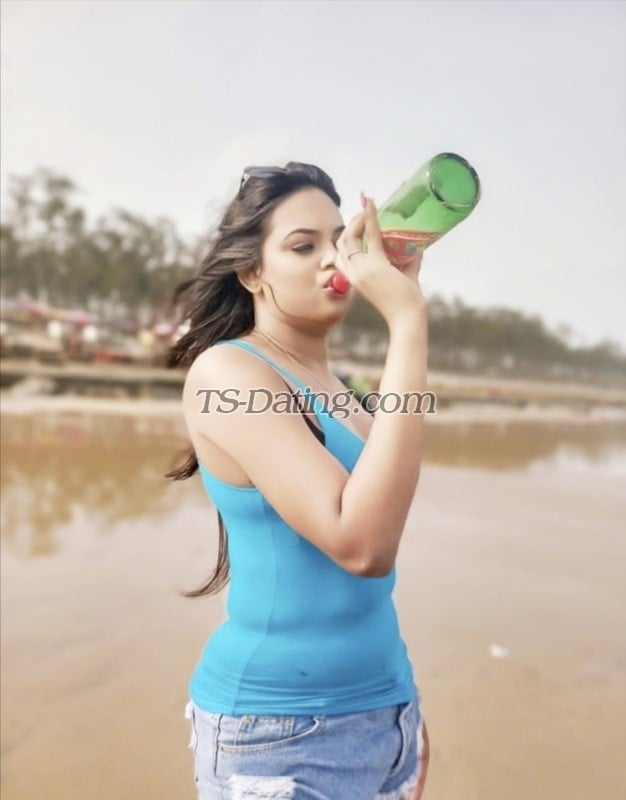 shemale model Salinarautala in Delhi