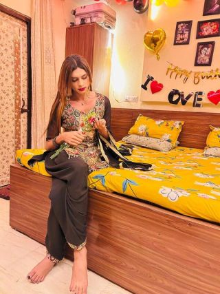 Shivaani-9057912 