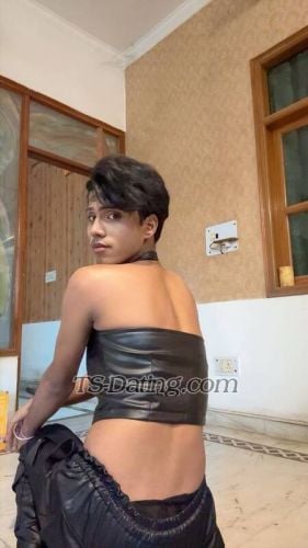 trans girl Shuze 6841173