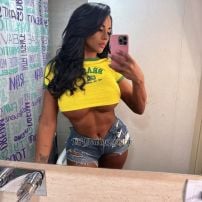 sexboom Madrid Transex Advertencia: ¡Adictiva! 💋 Soy la combinación perfecta: piel oscura exótica, corazón latino y una sonrisa que te cautivará. Mis labios son mi arma secreta: llenos de besos y promesas. ¿Mis ojos? Dos profundos charcos marrones donde querrás perderte. Me encanta una buena conversación, reír a carcajadas y, sobre todo, la química explosiva. Si eres un hombre seguro de ti mismo que aprecia la belleza única y está listo para una aventura con una chica trans espectacular, no seas tímido. Demuéstrame que eres el indicado para esta hermosa morena. POLLA DURA TOTALMENTE FUNCIONAL (No me gustan las hormonas...) SOY UN COÑO DURO ARRIBA y un DULCE PASIVO para tu GRAN POLLA...