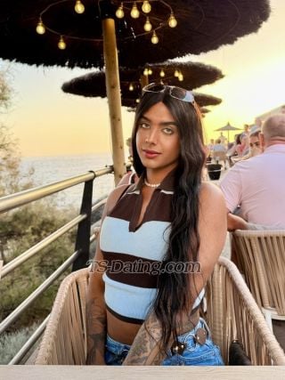 trans girl Valentinamoet 6583578